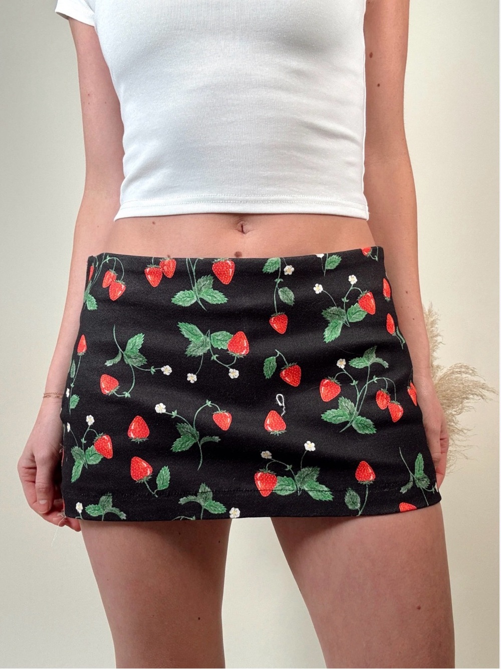 Bailey Rose NWT Black Strawberry Print Mini Skort Zip Closure Coquette Size M